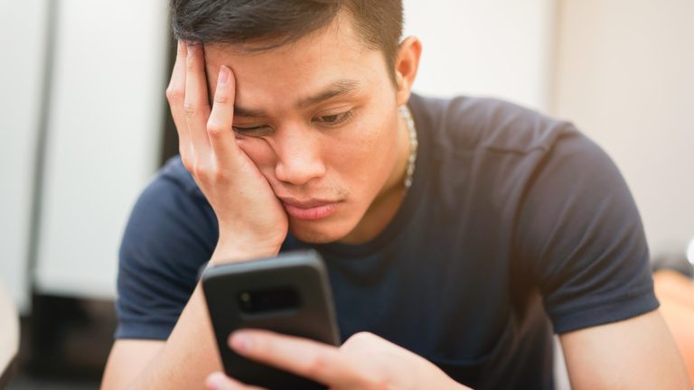 Strategies to Manage and Update Apps to Avoid Device Slowness